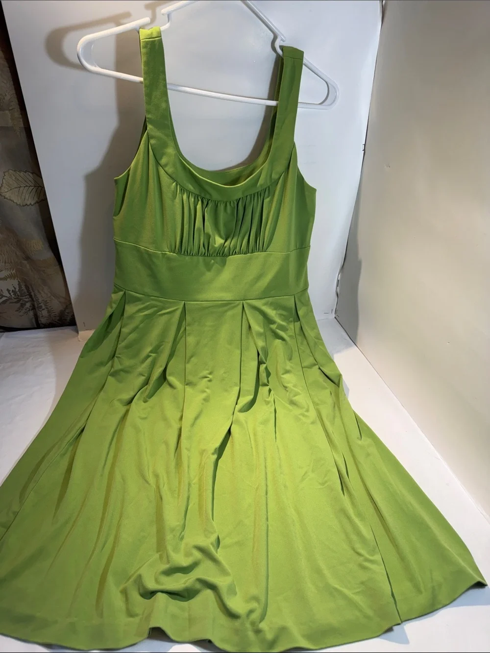 Donna Ricco Lime Green Pleated Midi Dress